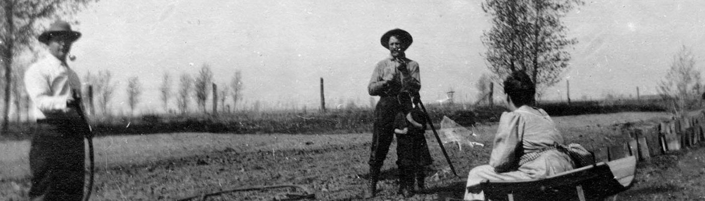 Making a garden, 1909. Individuals unidentified. North Platte, Nebraska. MS 006 William F. Cody Collection. P.6.647.04a (detail)